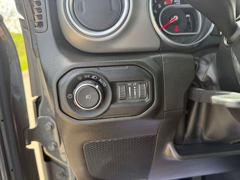 Used 2022 Jeep Wrangler Unlimited Rubicon w/ LED Lighting Group AWD/4WD image 34