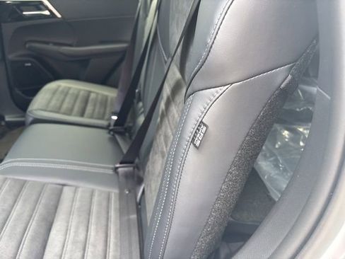 New 2025 Mitsubishi Outlander SE image 23