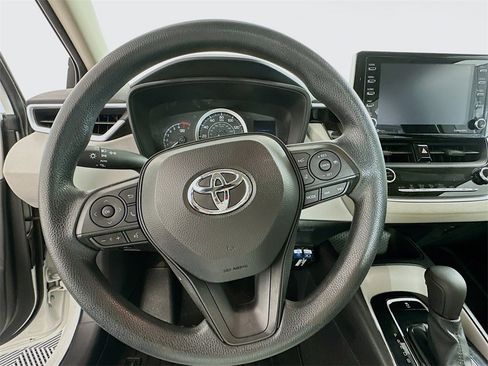 Used 2021 Toyota Corolla LE image 11