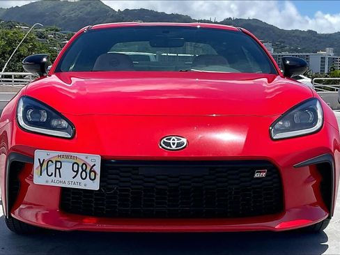 Used 2025 Toyota GR86 w/ ALL Weather Mat Package (TMS) RWD image 6