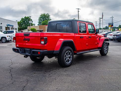Used 2024 Jeep Gladiator Sport AWD/4WD image 7