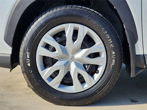 Used 2022 Toyota Corolla Cross L image 11