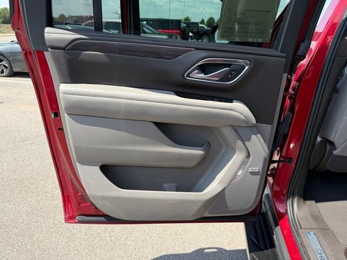 Used 2023 Chevrolet Suburban LT RWD image 11