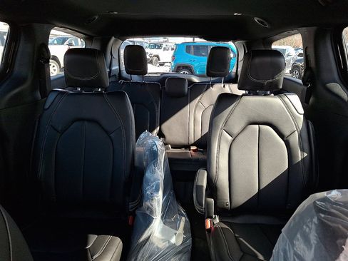 New 2026 Chrysler Pacifica Select FWD image 15