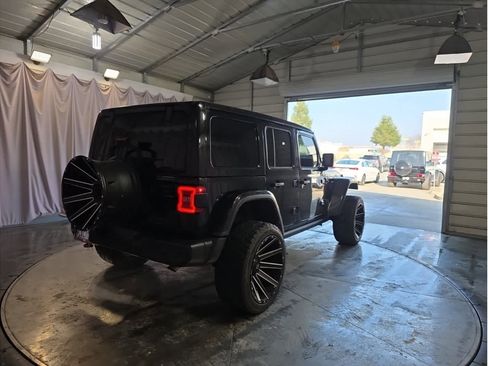 Used 2022 Jeep Wrangler Unlimited Rubicon w/ LED Lighting Group image 7