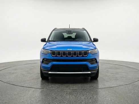 Used 2025 Jeep Compass Limited AWD/4WD image 2
