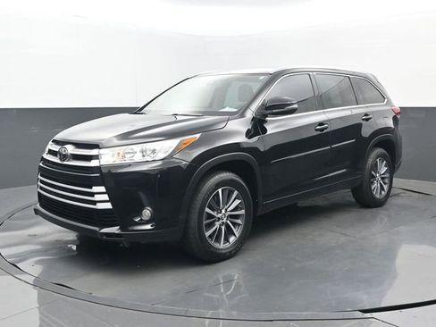 Used 2017 Toyota Highlander XLE FWD image 26