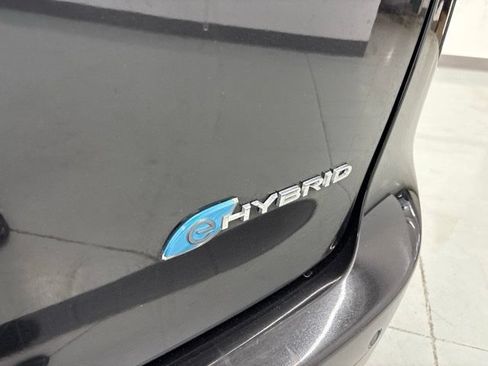 Used 2024 Chrysler Pacifica Limited FWD image 8