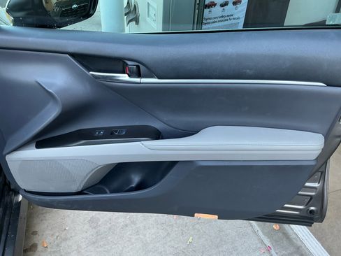 Used 2022 Toyota Camry XLE FWD image 16