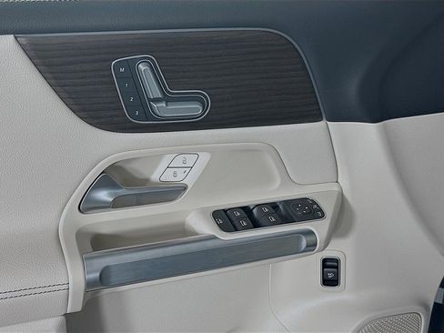 Certified 2026 Mercedes-Benz GLB 250 4MATIC image 18