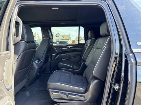 Used 2022 Cadillac Escalade ESV Premium Luxury image 13