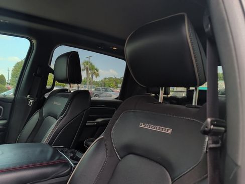 Used 2022 RAM 1500 Laramie AWD/4WD image 7