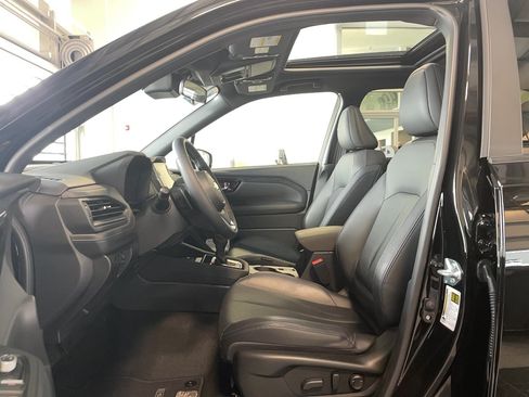 Used 2025 Subaru Forester Limited AWD/4WD image 6