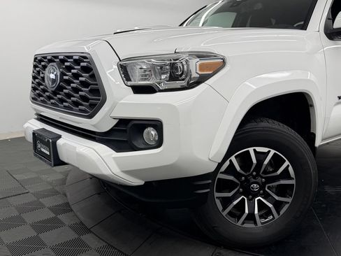 Used 2021 Toyota Tacoma TRD Sport w/ Technology Package AWD/4WD image 4
