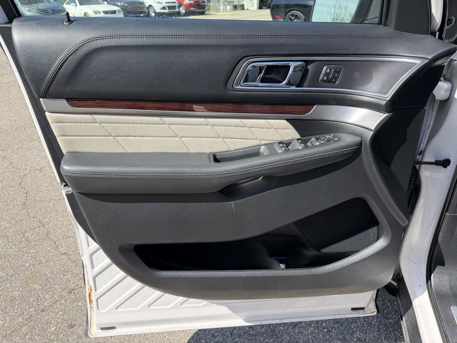 Used 2017 Ford Explorer Platinum AWD/4WD image 9