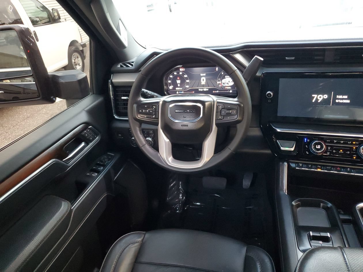 Used 2025 GMC Sierra 2500 Denali w/ Denali Reserve Package AWD/4WD image 13