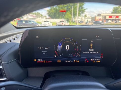 Used 2025 Chevrolet Traverse LT FWD image 22