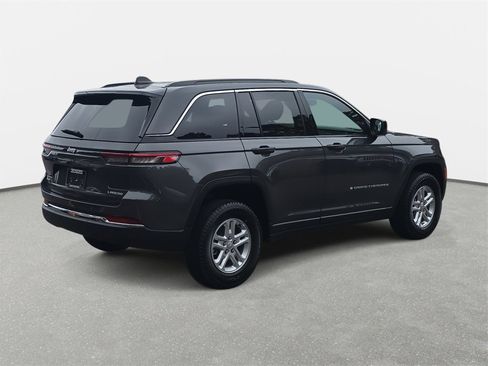 New 2025 Jeep Grand Cherokee Laredo image 5