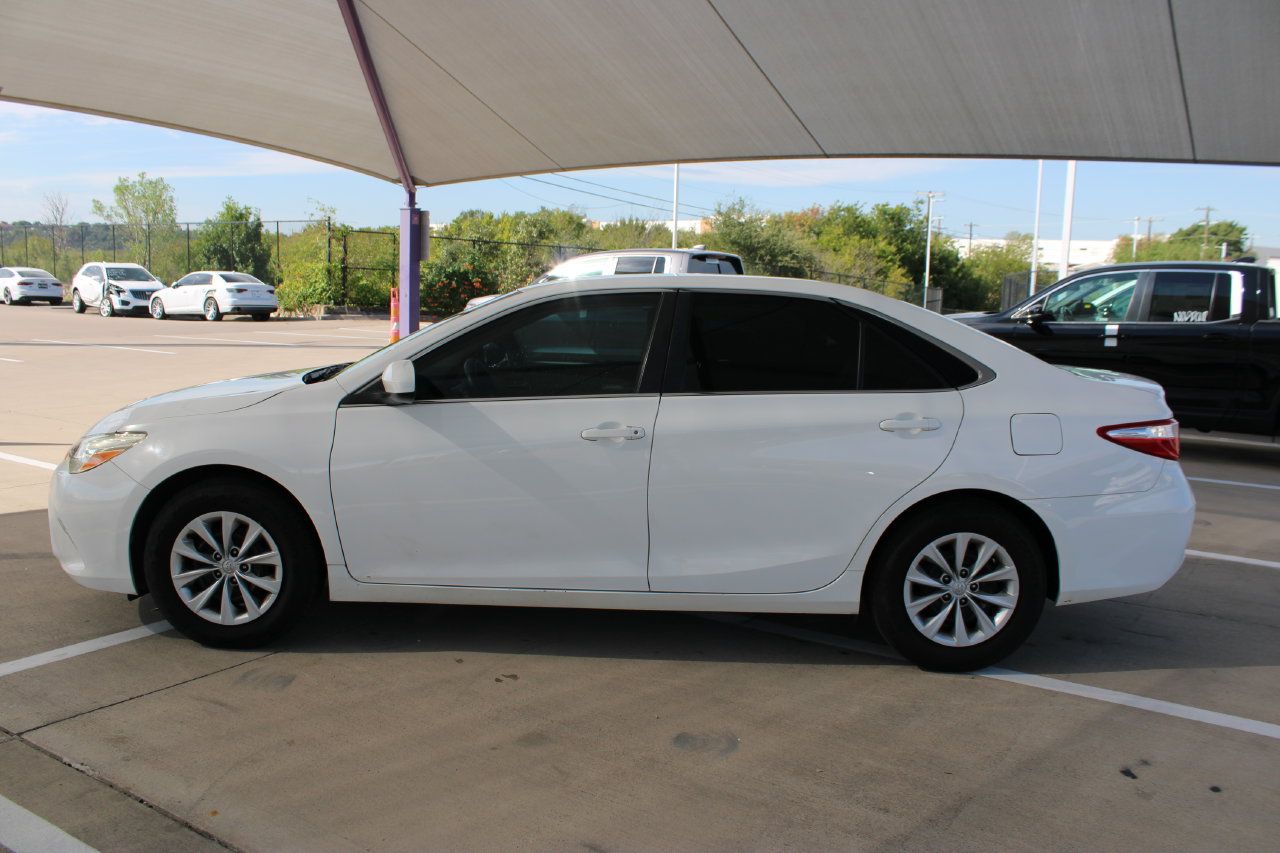 Used 2016 Toyota Camry LE FWD image 2
