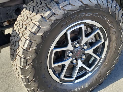 Used 2024 Jeep Wrangler Unlimited Rubicon AWD/4WD image 5