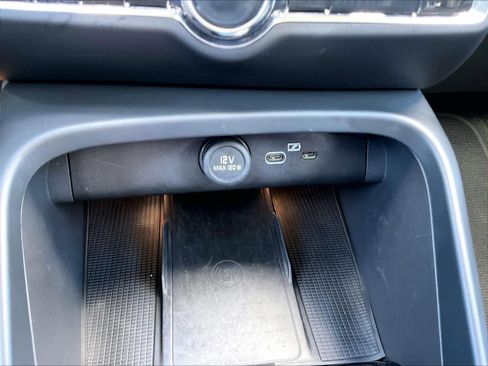 Used 2023 Volvo XC40 B5 Plus w/ Protection Package Premier image 35