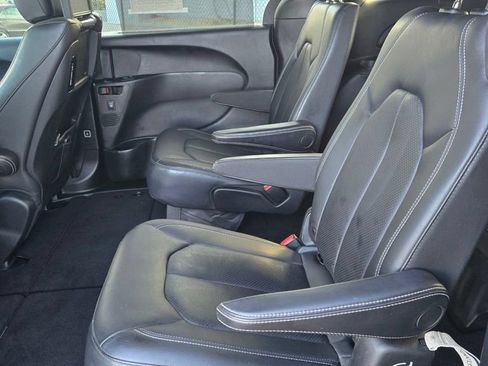 Used 2019 Chrysler Pacifica Touring-L Plus w/ Advanced Safetytec Group FWD image 41