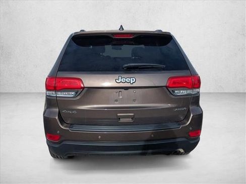 Used 2018 Jeep Grand Cherokee Laredo AWD/4WD image 6