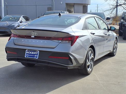 Certified 2025 Hyundai Elantra Sport image 5