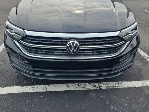 Used 2024 Volkswagen Jetta SE w/ Panoramic Sunroof Package FWD image 2