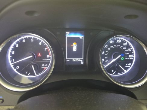 Used 2020 Toyota Camry SE FWD image 11