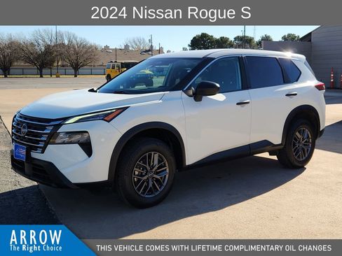 Used 2024 Nissan Rogue S image 5