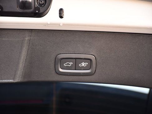 Certified 2025 Volvo XC40 B5 Core image 27