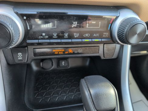 Used 2021 Toyota RAV4 LE FWD image 23