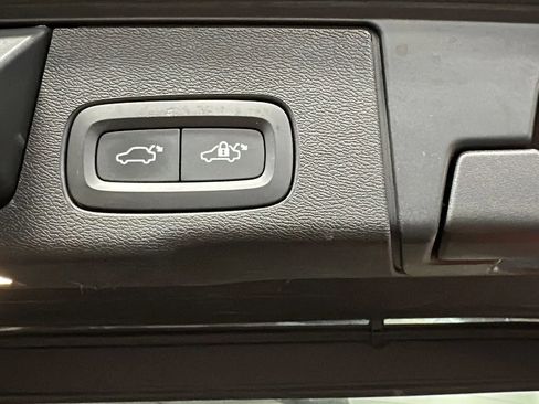 Used 2022 Volvo XC60 T8 Inscription w/ Advanced Package image 14