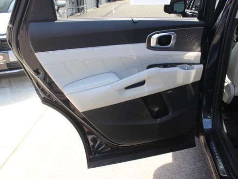 Used 2023 Kia Sorento SX Prestige image 25