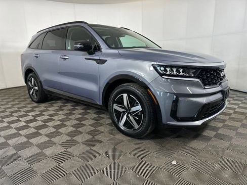 Used 2023 Kia Sorento S w/ Panoramic Sunroof Package image 2