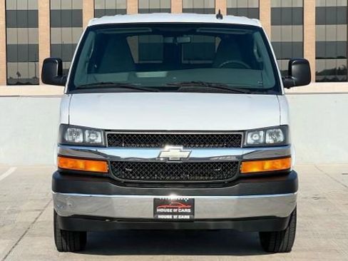 Used 2017 Chevrolet Express 2500 LT w/ LT Preferred Equipment Group image 4