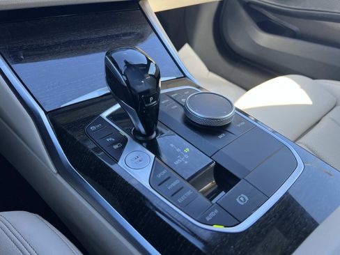 Used 2022 BMW 330e w/ Convenience Package image 17