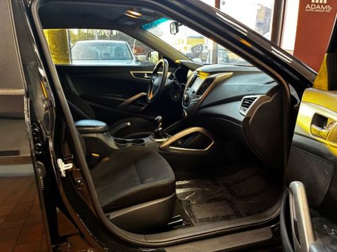 Used 2016 Hyundai Veloster image 29