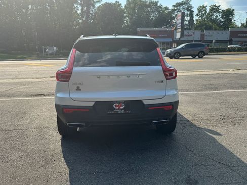 Used 2019 Volvo XC40 T5 R-Design image 6