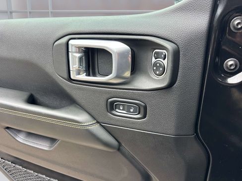 Used 2024 Jeep Wrangler Unlimited Sahara w/ Technology Group AWD/4WD image 19