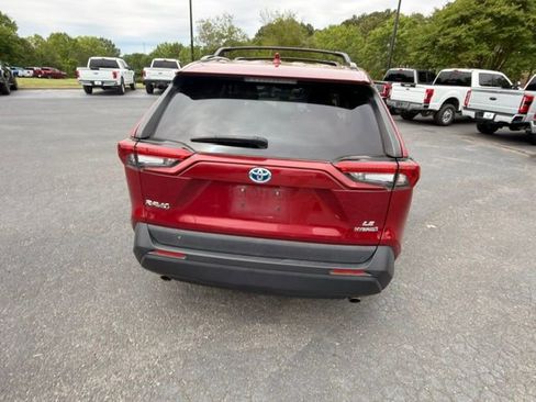 Used 2019 Toyota RAV4 LE w/ Carpet Mat Package AWD/4WD image 7