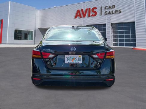 Used 2025 Nissan Altima 2.5 SV FWD image 6