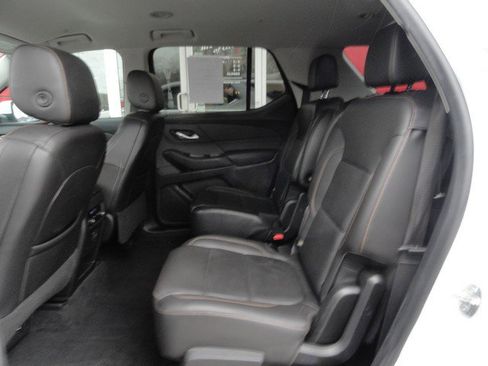 Used 2021 Chevrolet Traverse LT image 8