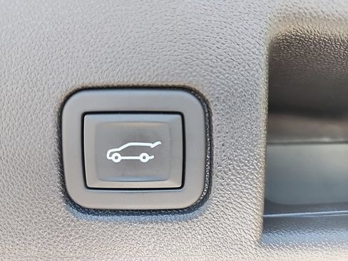 Used 2023 Chevrolet Equinox LT AWD/4WD image 19