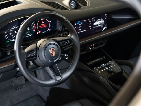 Used 2026 Porsche Cayenne E-Hybrid AWD/4WD image 16