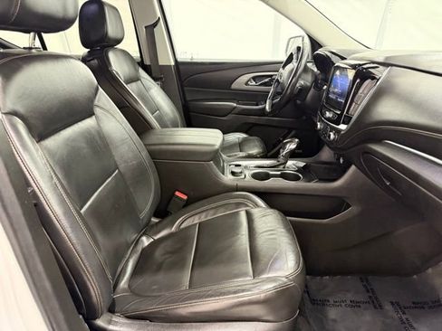 Used 2021 Chevrolet Traverse RS image 23