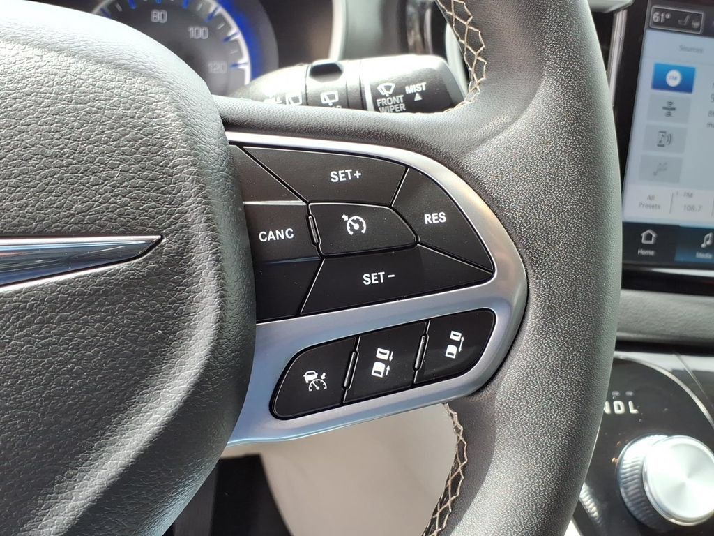 Used 2024 Chrysler Pacifica Touring-L FWD image 18