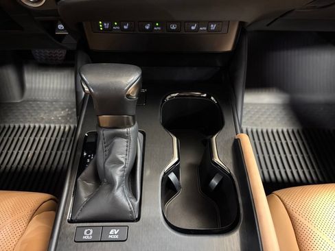 Used 2024 Lexus ES 300h w/ Technology Package FWD image 28