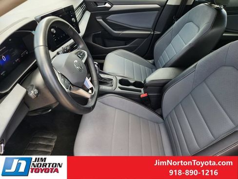Used 2025 Volkswagen Jetta SE FWD image 14